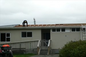 Hugo our builder preparing the roof for the tarpaulin